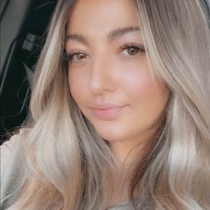 Meet your Posher, Chloe